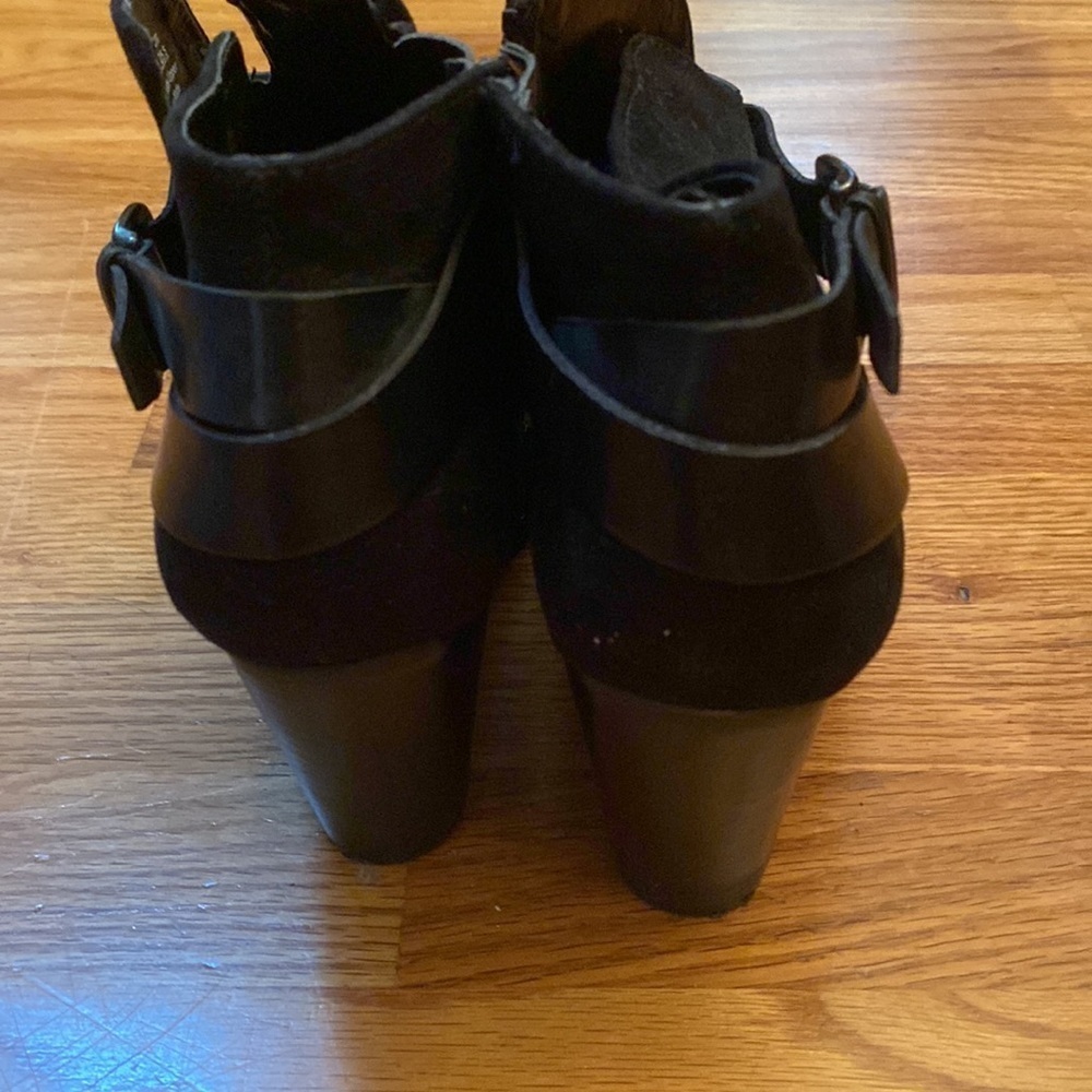 Boots - Picture 3 of 4